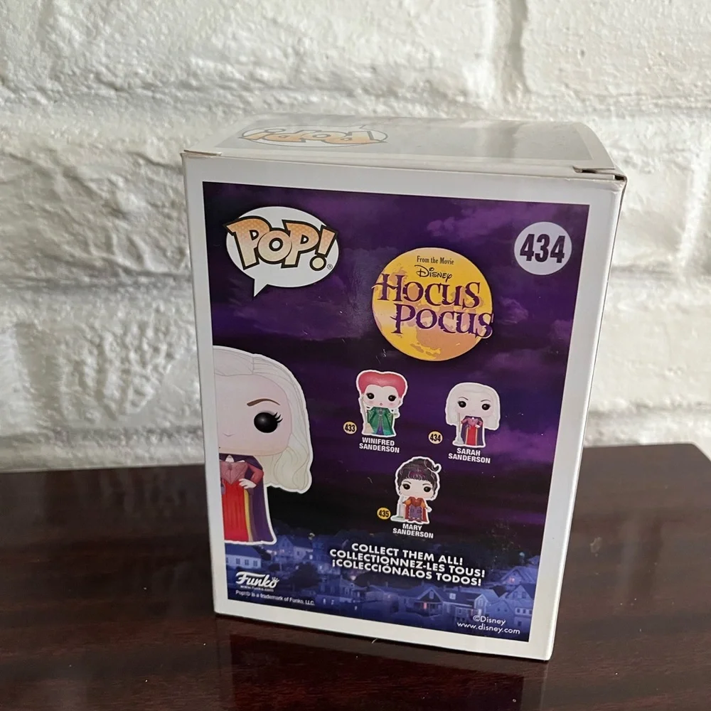 FUNKO POP! HOCUS POCUS SARAH SANDERSON SISTERS SPIRIT EXCLUSIVE #434 - Picture 3 of 6